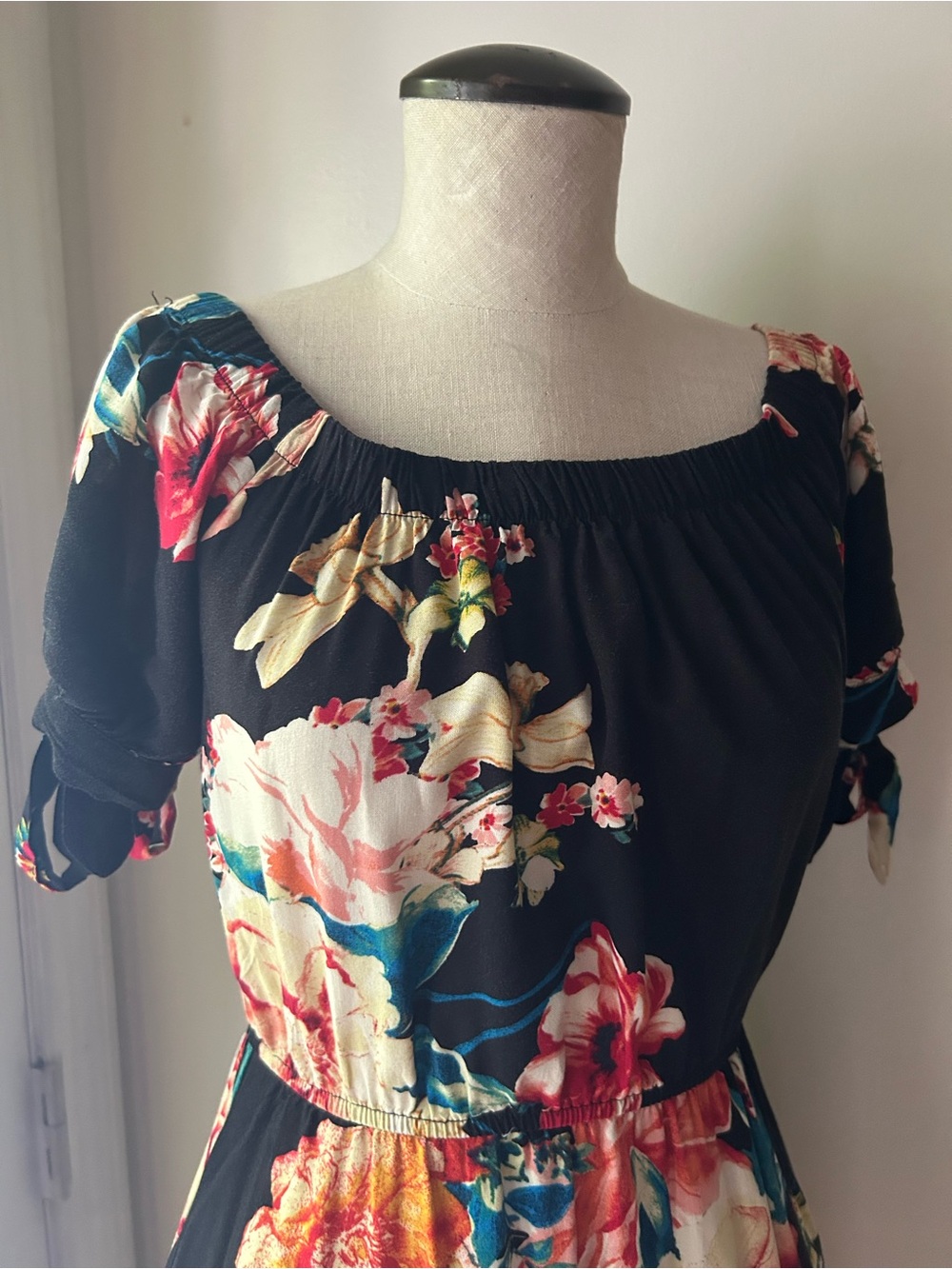 Band of Gypsies Black Floral Off-Shoulder Maxi Dress. Small. - Picture 3 of 9
